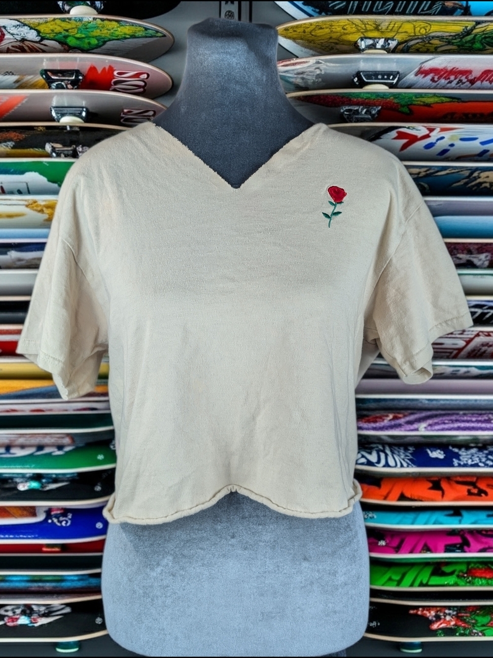 Riot Society Beige embroiderd Rose Crop Top‎ T Women's Size M